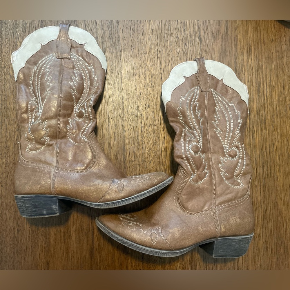 CISCO Light Brown & Tan Faux Leather Pointed Toe Women's Western Boots Size 9 M
